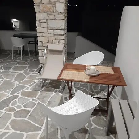 Flora In Paros 나오우사